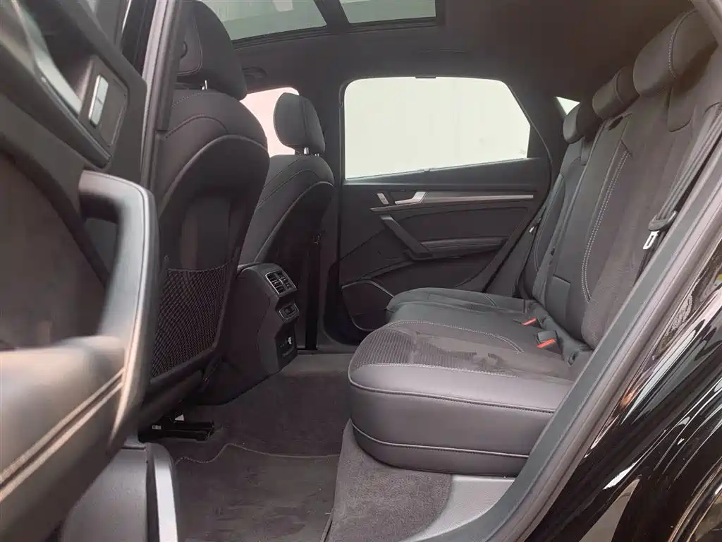 AUDI Q5L SPORTBACK