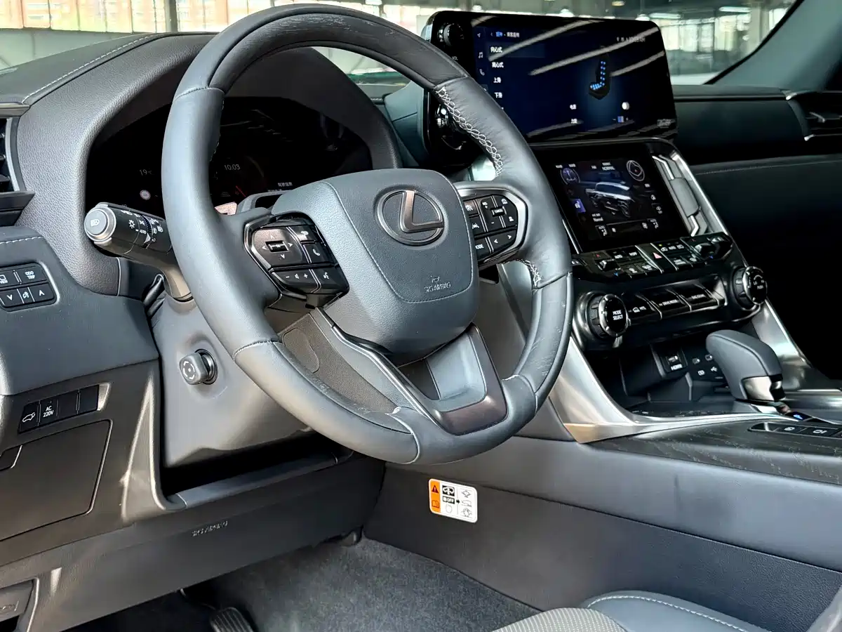 Lexus LX 2025 700h OVERTRAIL Frontier Edition фото 7