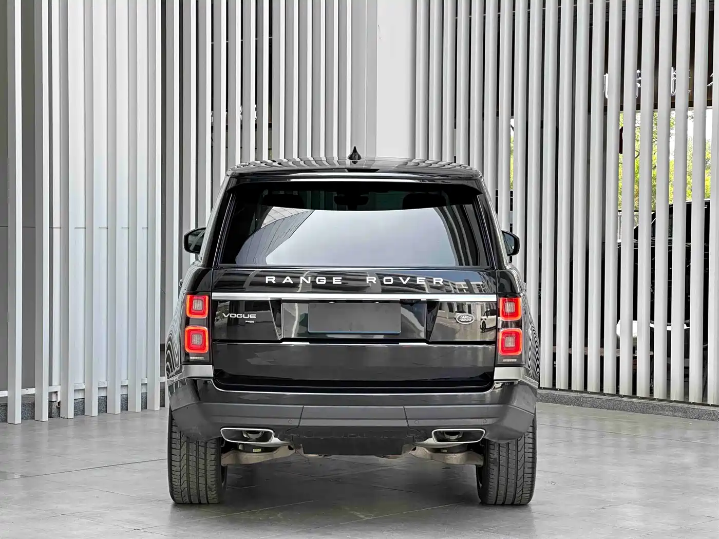 Land Rover Range Rover 2021 3.0 L6 Heritage Extended Classic Edition фото 5