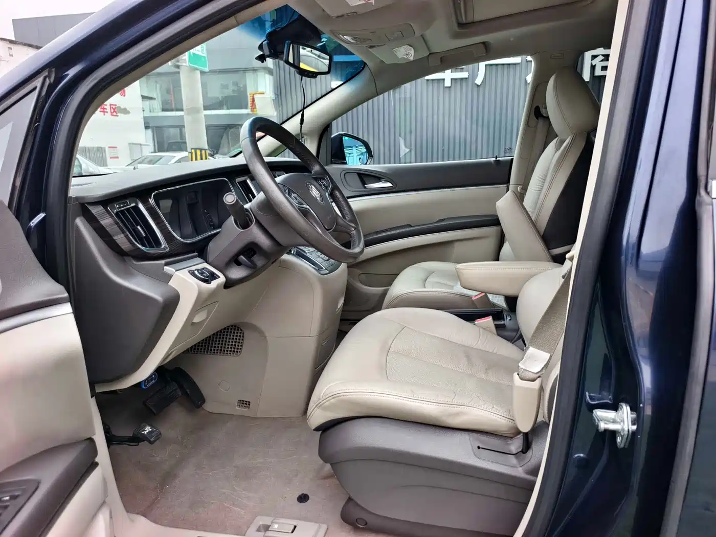 Buick GL8 2011 3.0L XT Luxury Business Flagship фото 9