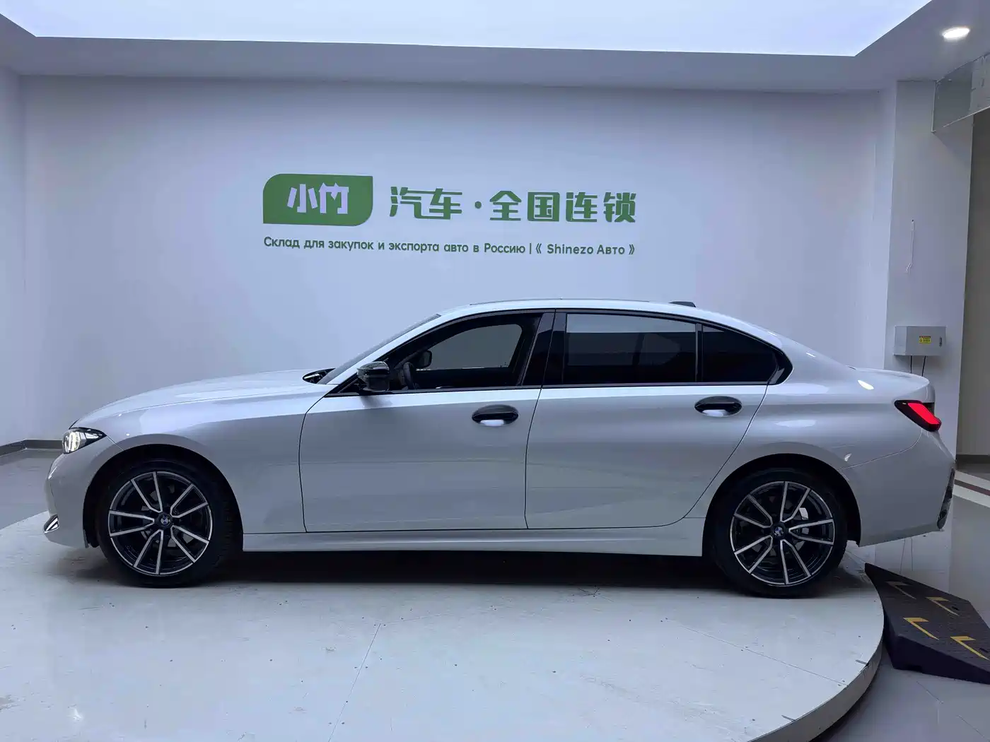 BMW 3 Series 2023 320Li M Sport Package фото 9