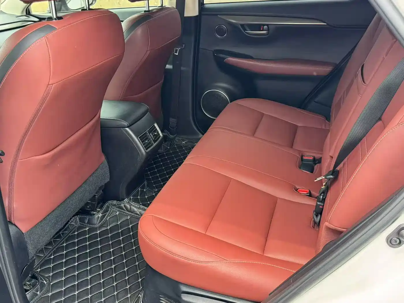 Lexus NX 2015 200t AWD F Sport фото 9