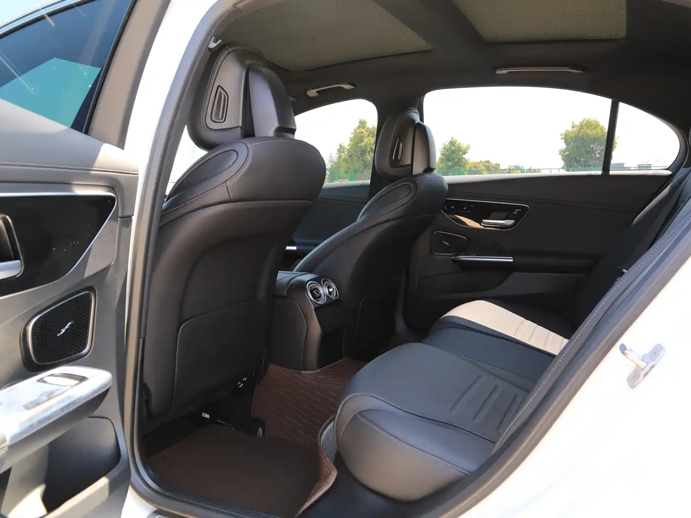 Mercedes-Benz C-Class 2023 C 200 L Sport фото 8