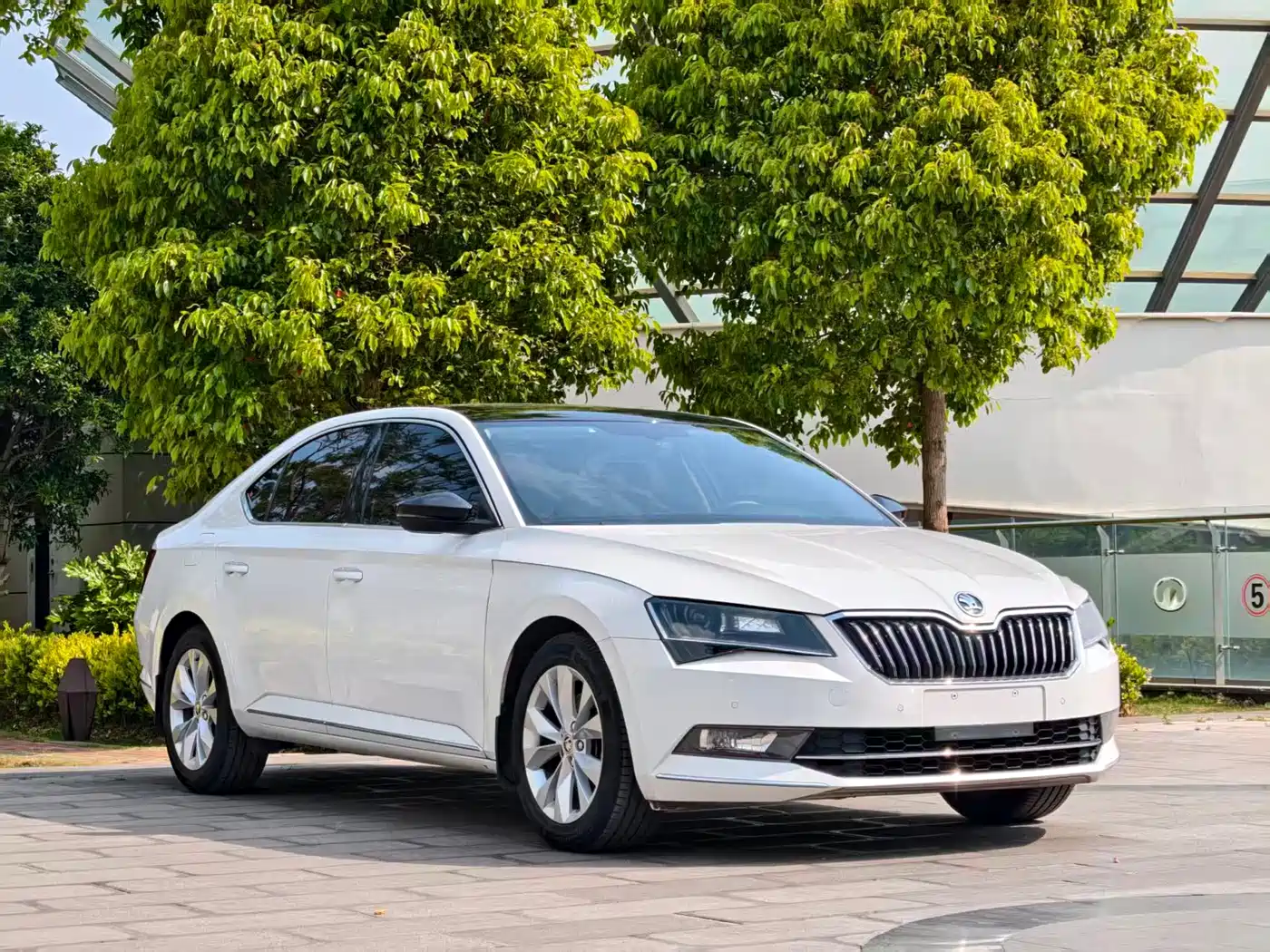 Škoda Superb 2018 TSI330 DSG Comfort Edition China V фото 3
