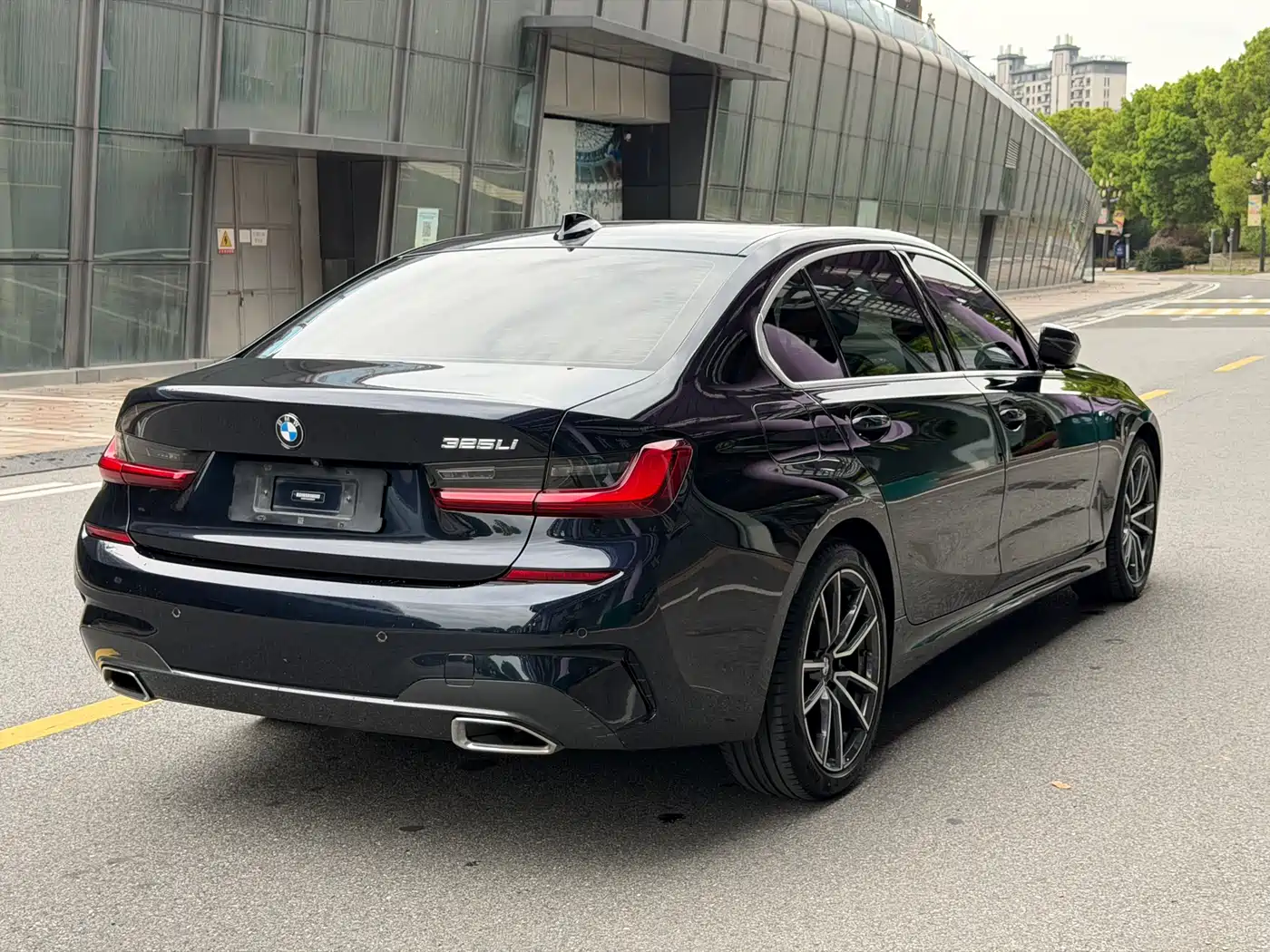 BMW 3 Series 2022 325Li M Sport Package фото 7