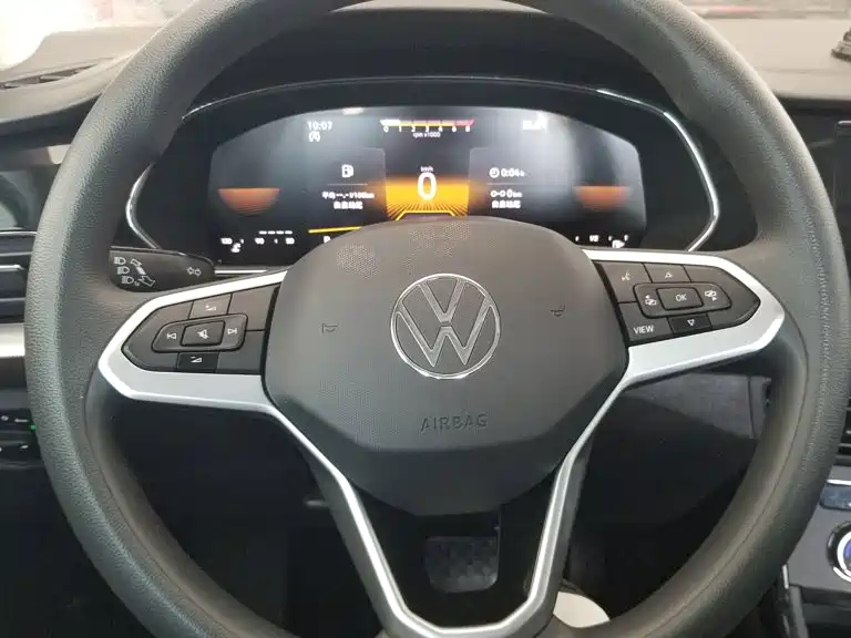 Фото 11 - Volkswagen Passat