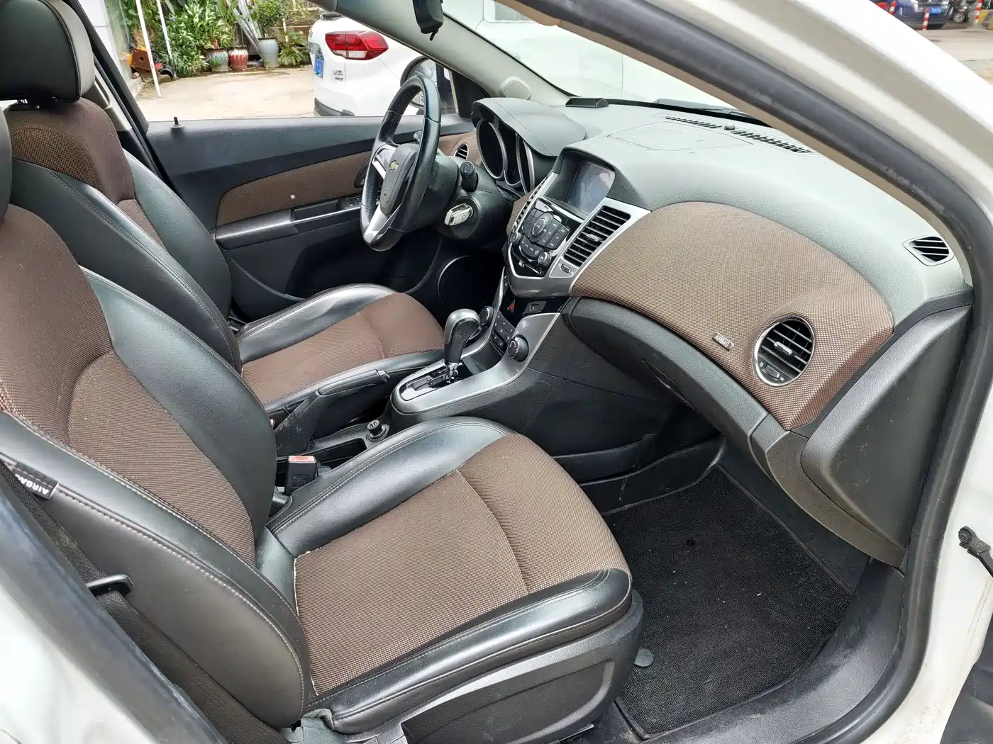 Chevrolet Cruze 2013 Hatchback 1.6L Automatic Luxury фото 7