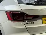 Photo 16 - Jetta VS5