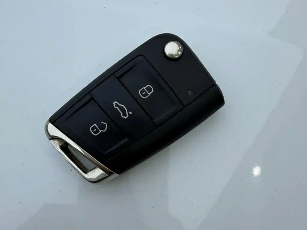 Photo 18 - Jetta VS5