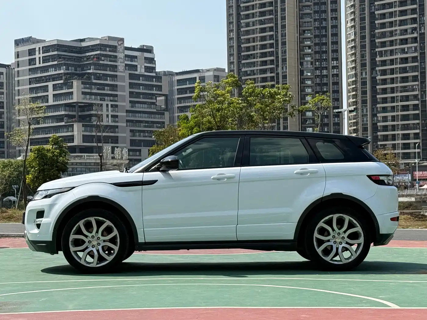 Land Rover Range Rover Evoque (Import) 2015 2.0T 5-door Dynamic Edition фото 4