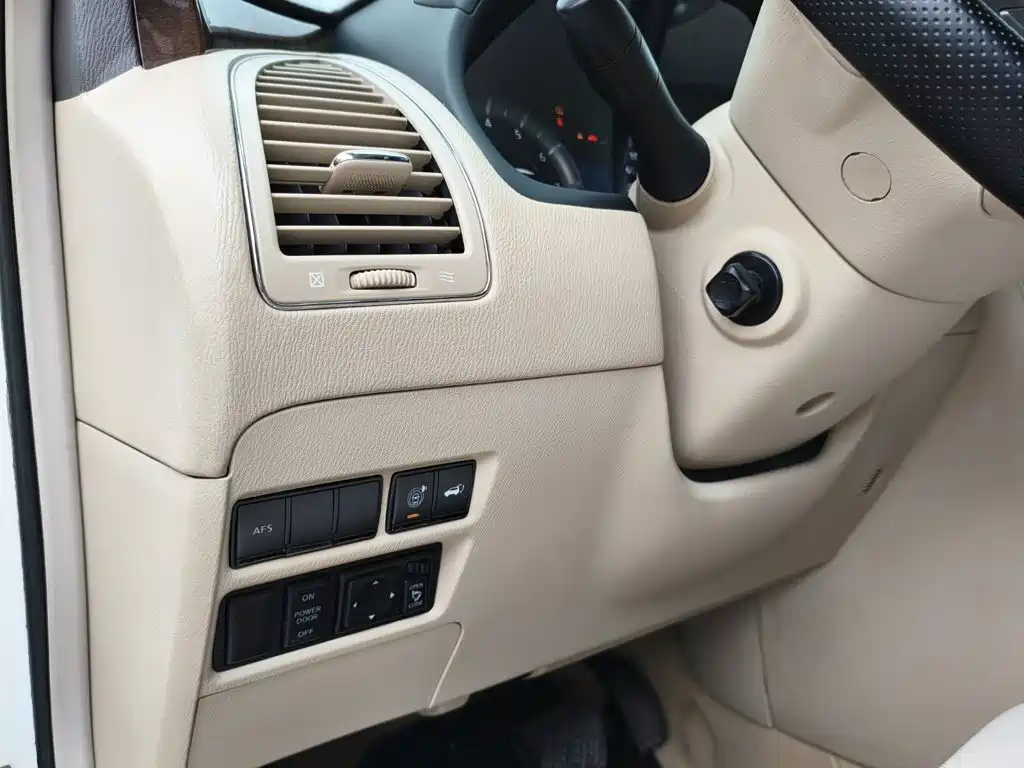 Фото 16 - Infiniti QX80