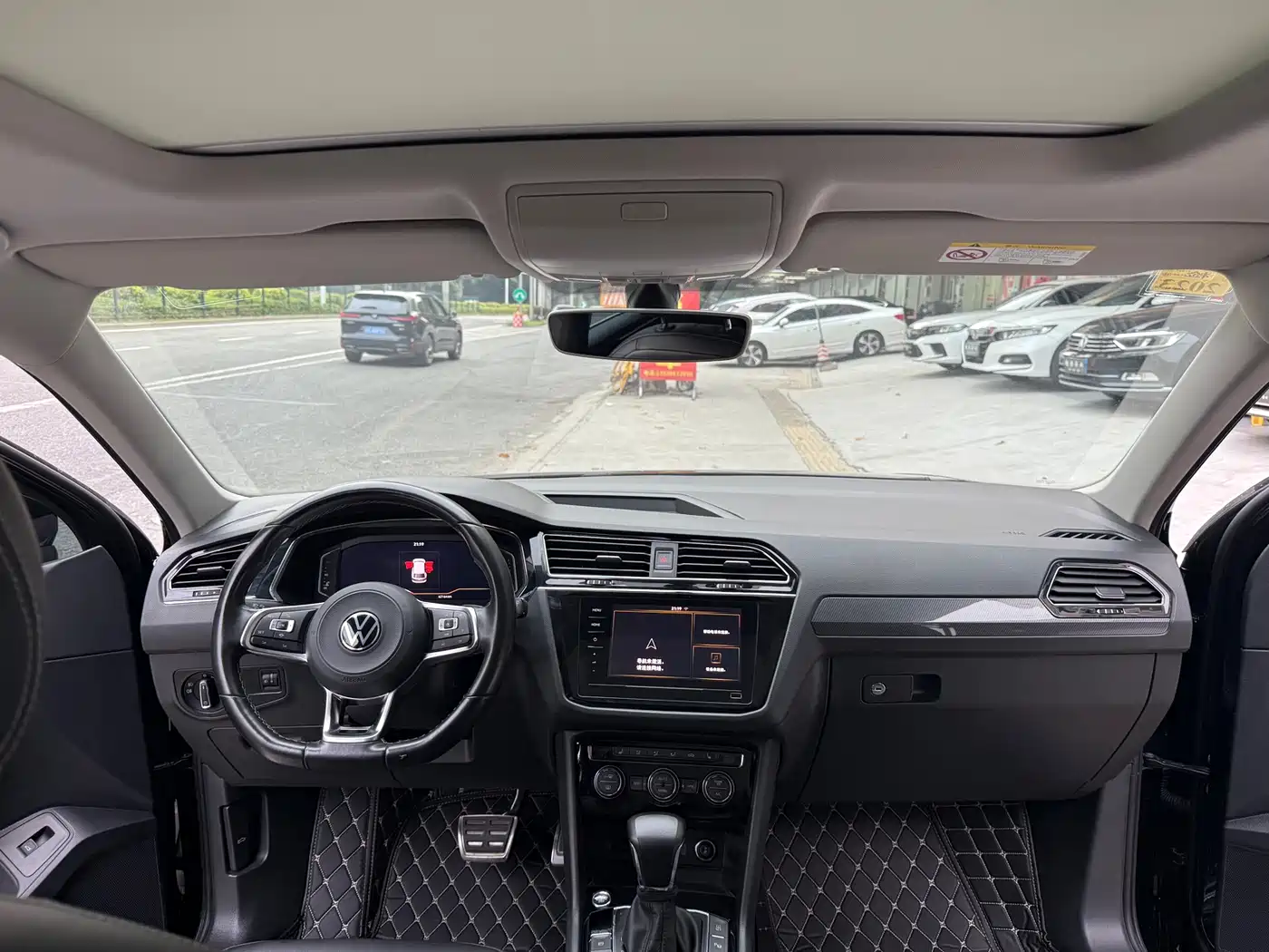 Volkswagen Tiguan L 2021 330TSI Automatic 2WD R-Line Premium фото 7