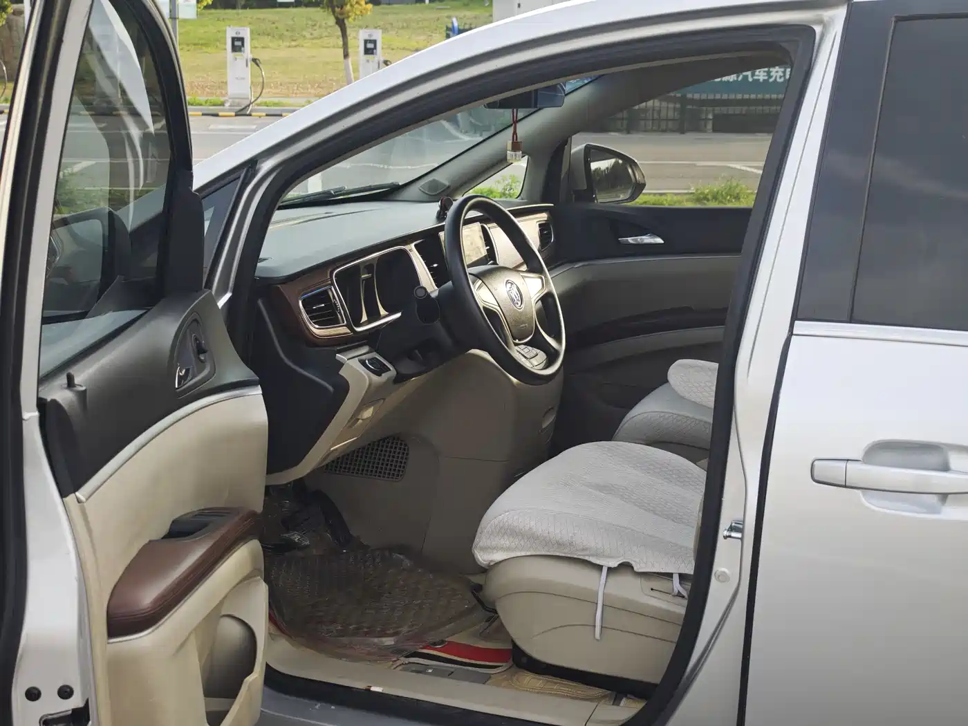 Buick GL8 2014 2.4L CT Luxury Business Comfort фото 8