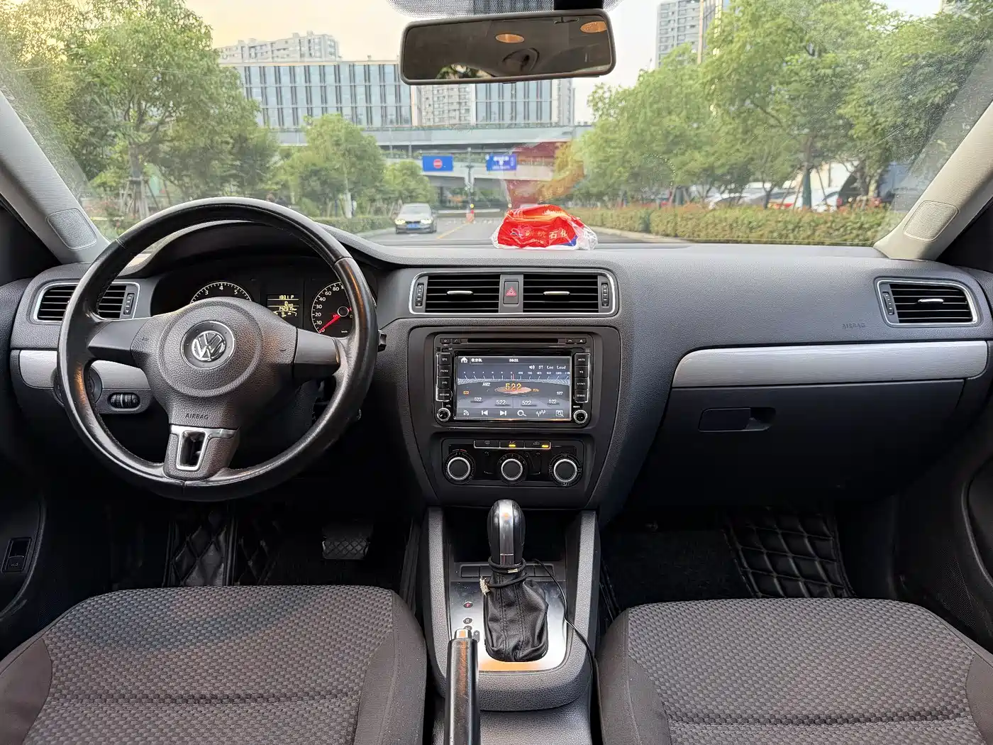Volkswagen Sagitar 2014 Facelift 1.6L Automatic Comfort фото 11