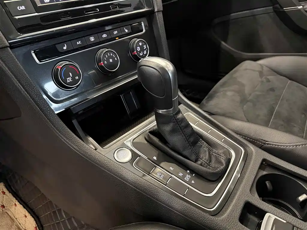 Volkswagen Golf 2018 230TSI Automatic Luxury фото 20