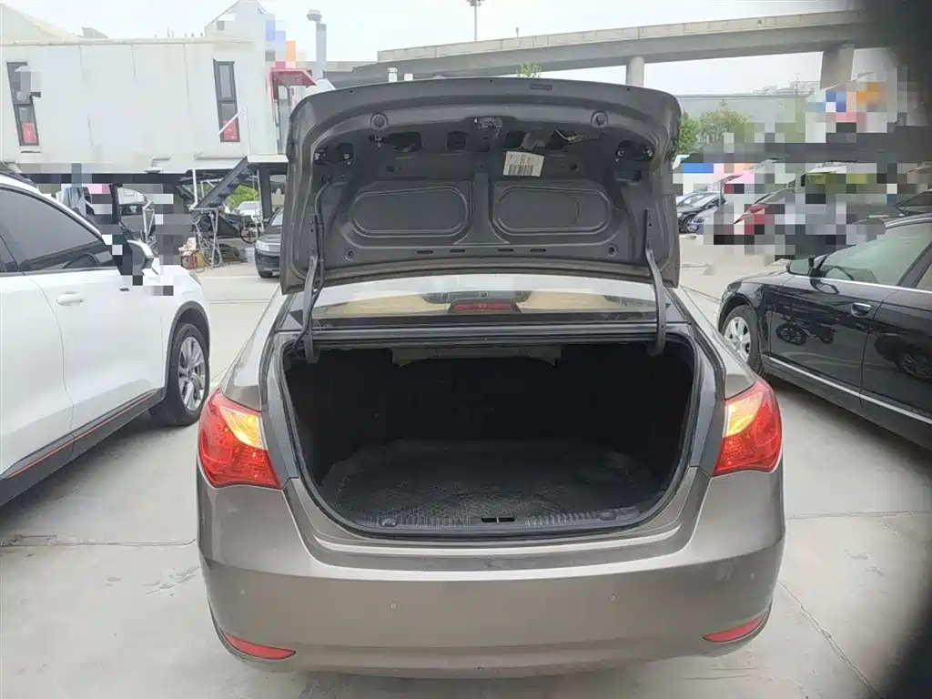 Hyundai Elantra 2015 1.6L Automatic Comfort фото 19