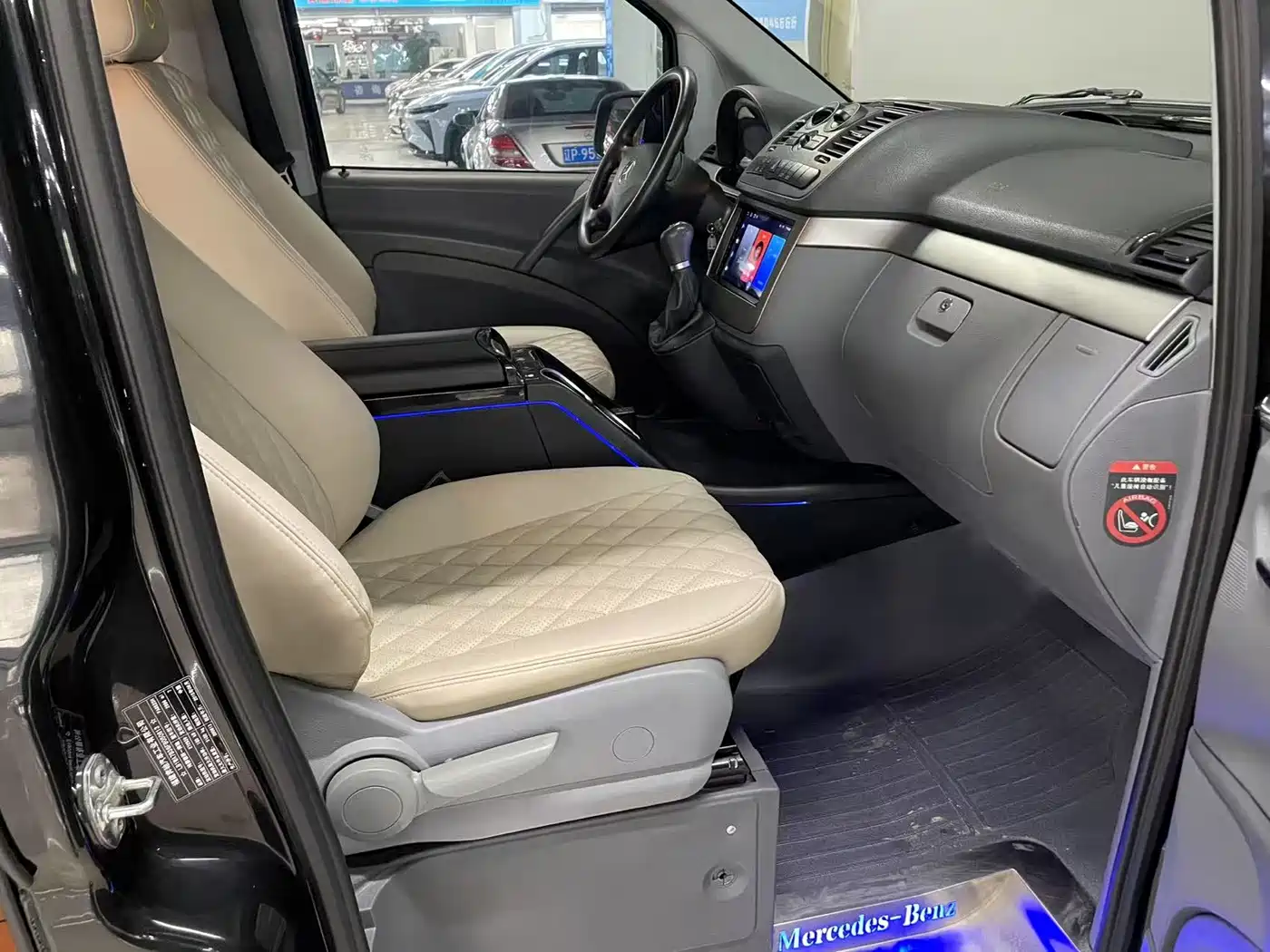 Mercedes-Benz Vito 2013 Model 3.0L Elite Edition фото 8