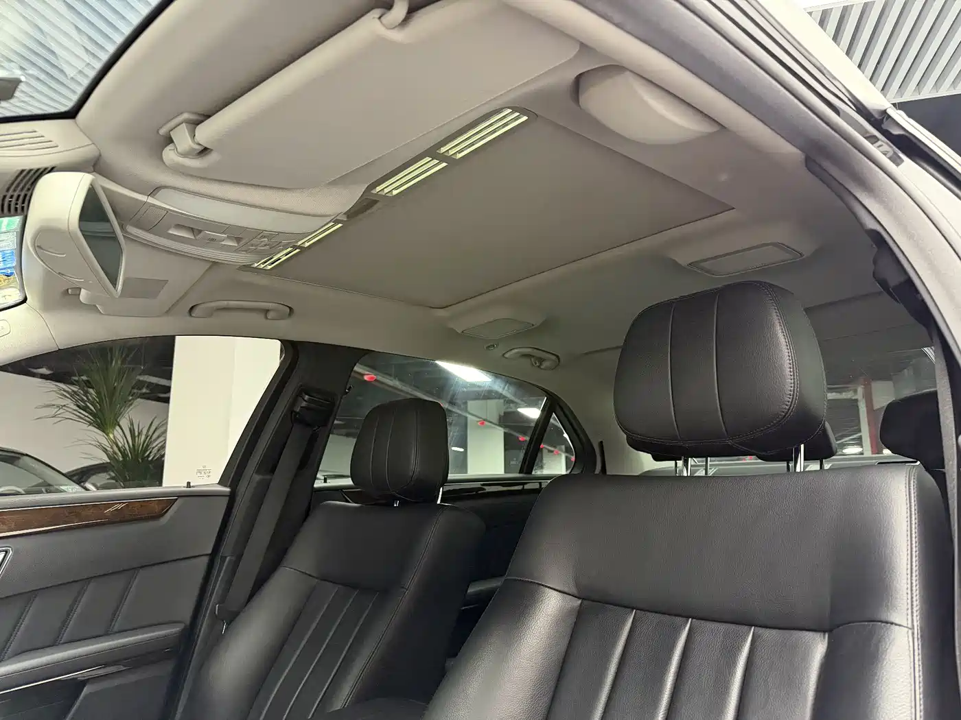 Mercedes-Benz E-Class 2012 E 300 L Elegance Model фото 24