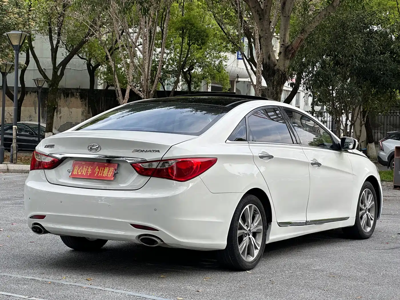 Hyundai Sonata 2014 2.0L Automatic Premium Edition фото 7