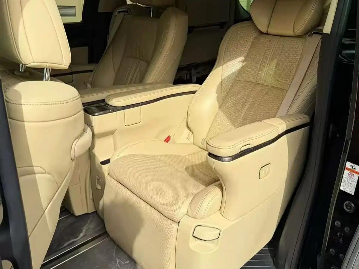 Toyota Vellfire 2021 Crown Hybrid 2.5L HV Premium Edition фото 8
