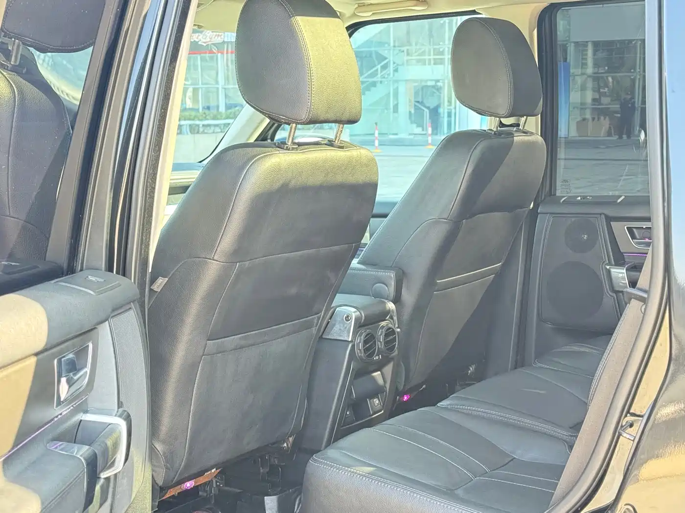 Land Rover Discovery 2015 3.0 SC V6 SE фото 7