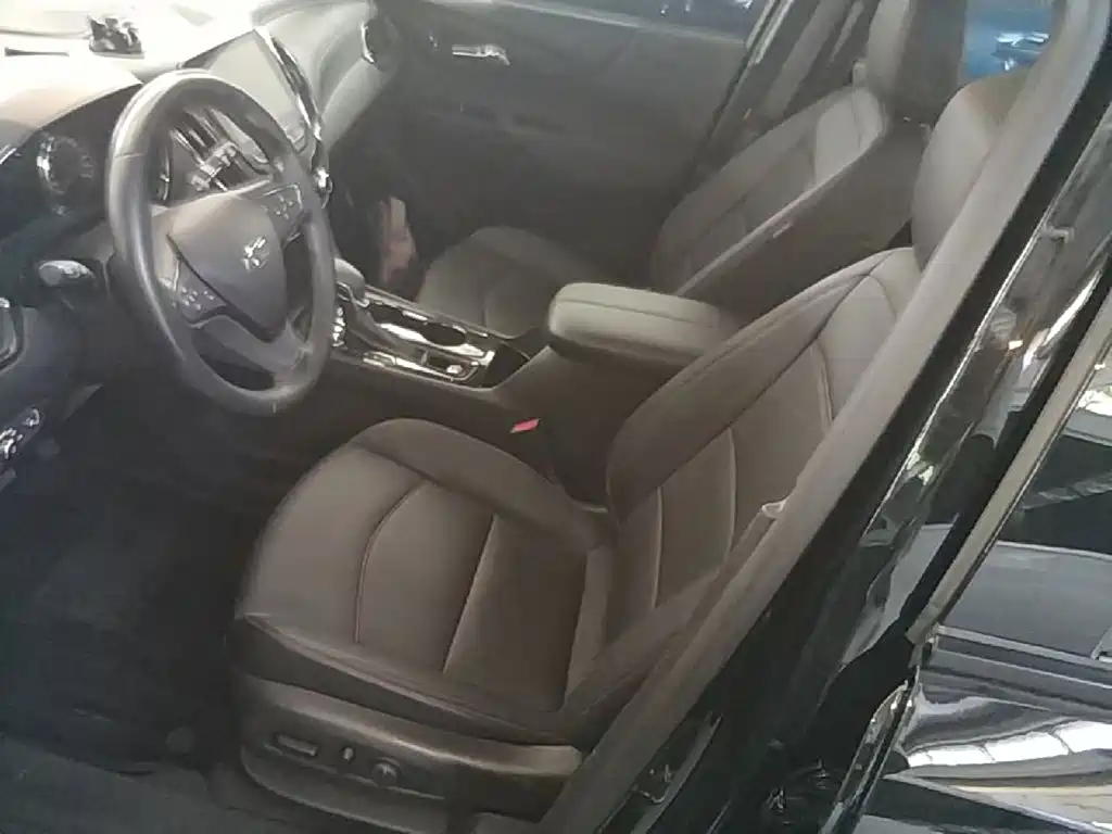 Фото 15 - Chevrolet Equinox