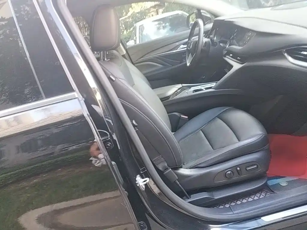 Photo 25 - Buick Enclave