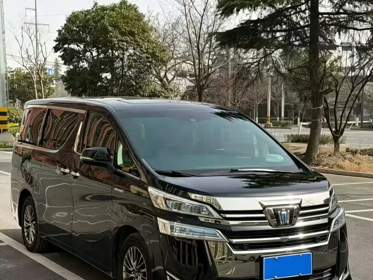 Toyota Vellfire 2021 Crown Hybrid 2.5L HV Premium Edition фото 4