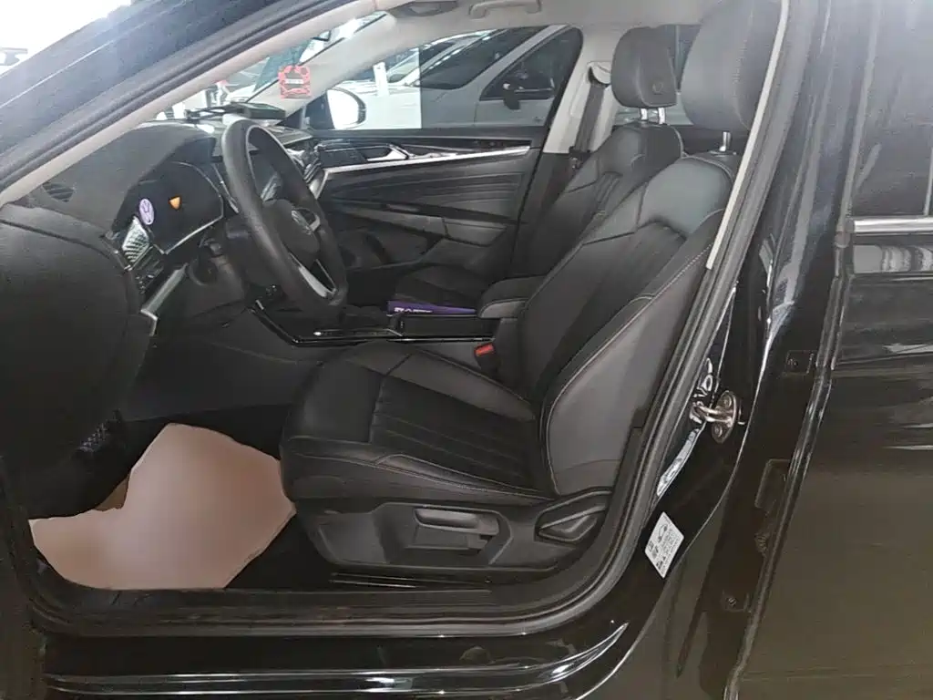 Фото 15 - Volkswagen Passat