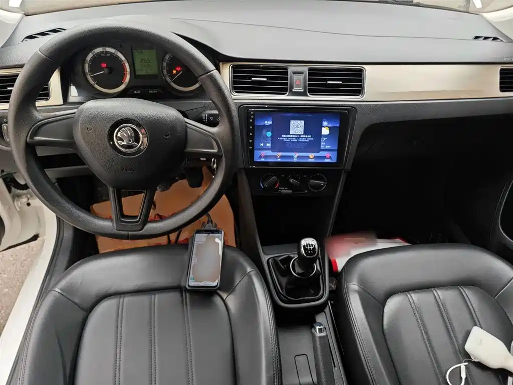 Škoda Rapid 2018 1.6L Manual Standard Edition фото 10