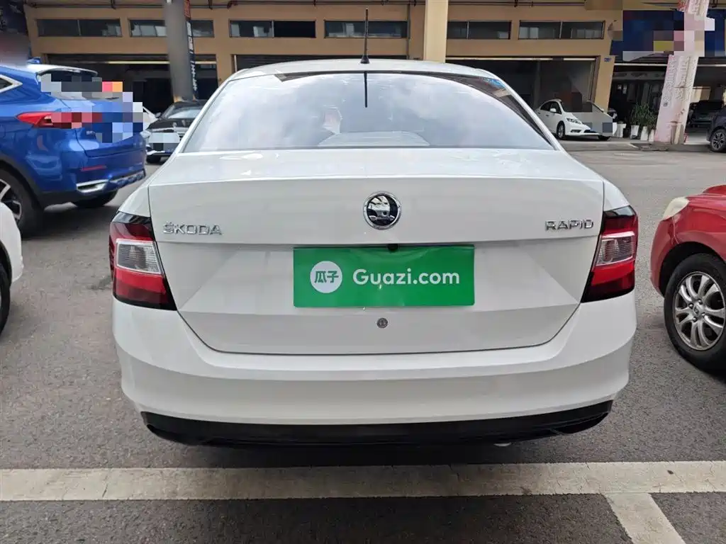 Škoda Rapid 2018 1.6L Manual Standard Edition фото 6