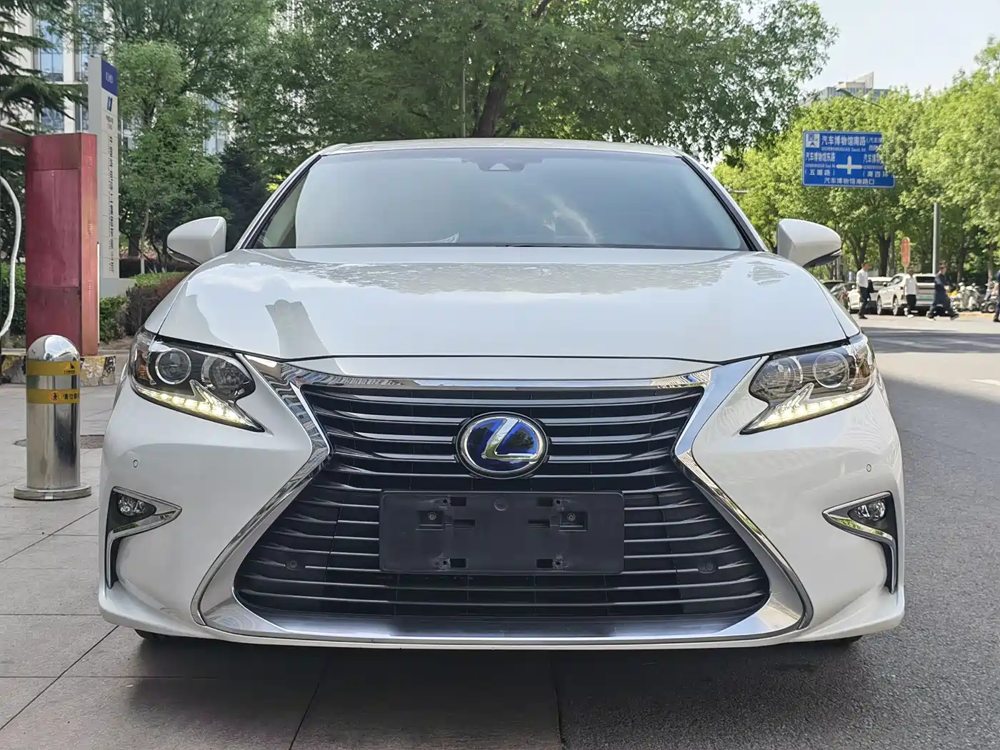 Lexus ES 2015 300h Comfort Edition фото 4