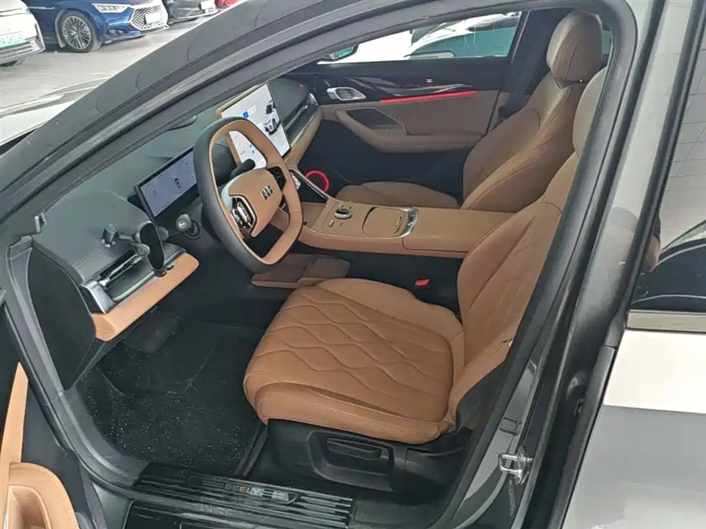 Geely Galaxy Galaxy A7 2025 EM-i 150km Long Voyage Edition фото 15