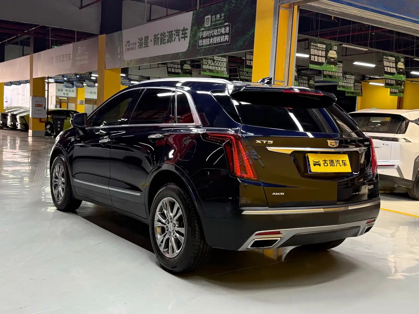 Photo 7 - Cadillac XT5