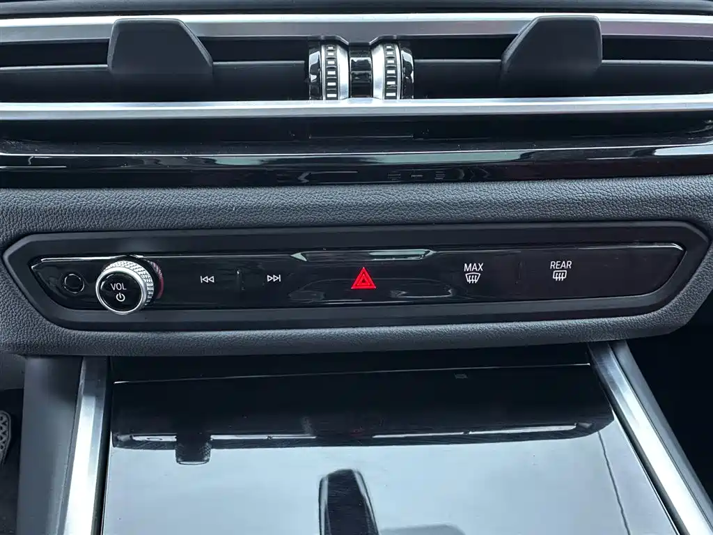 BMW 3 Series 2023 320Li M Sport Package фото 14