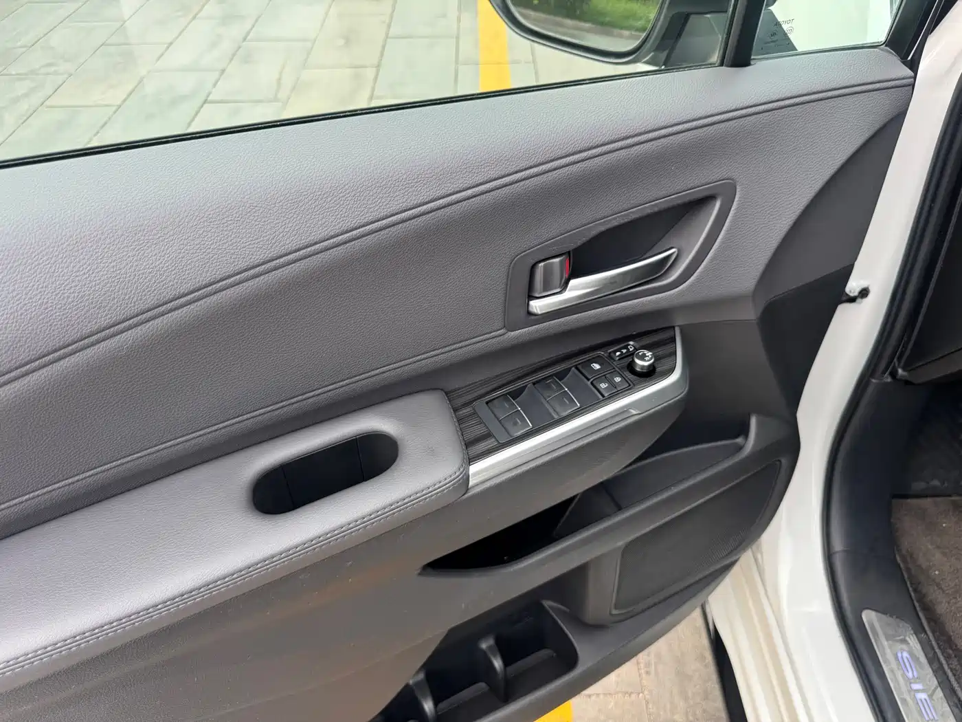Фото 9 - Toyota Sienna