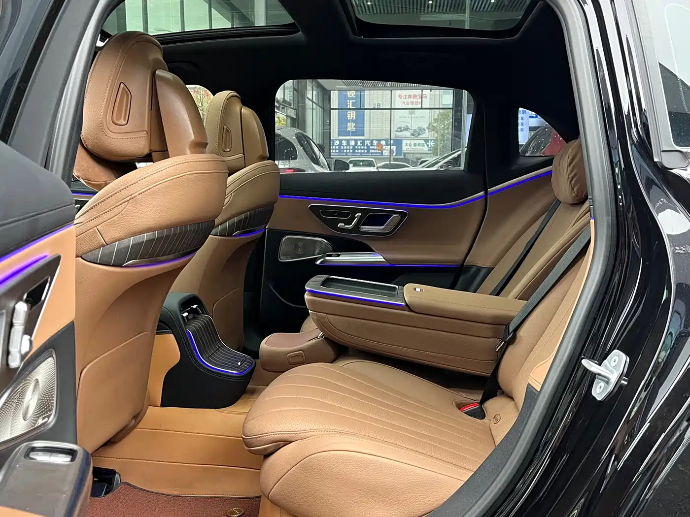 Mercedes-Benz E-Class 2024 Model E 300 L Luxury фото 6