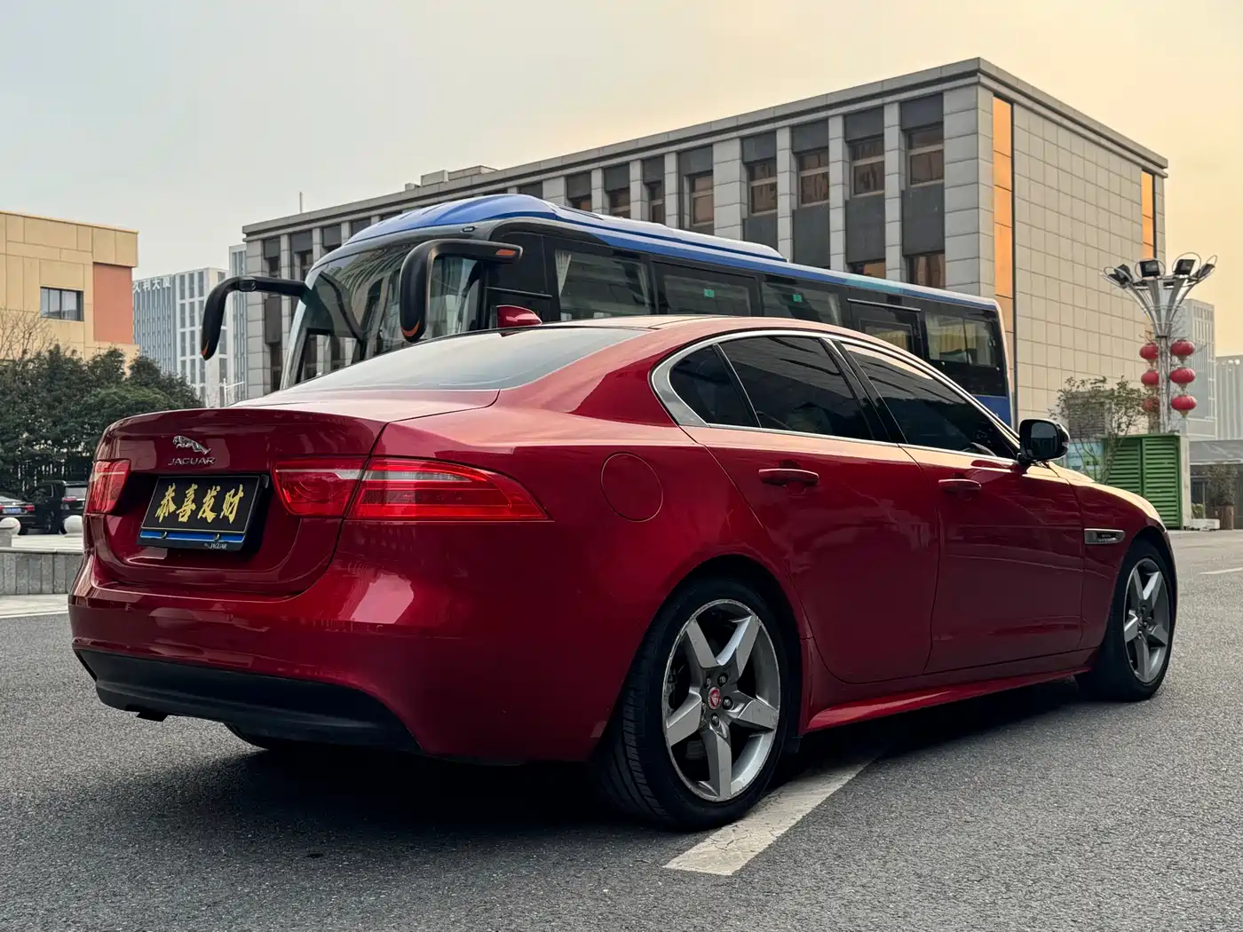 Jaguar XE 2015 2.0T 200PS R-Sport фото 9