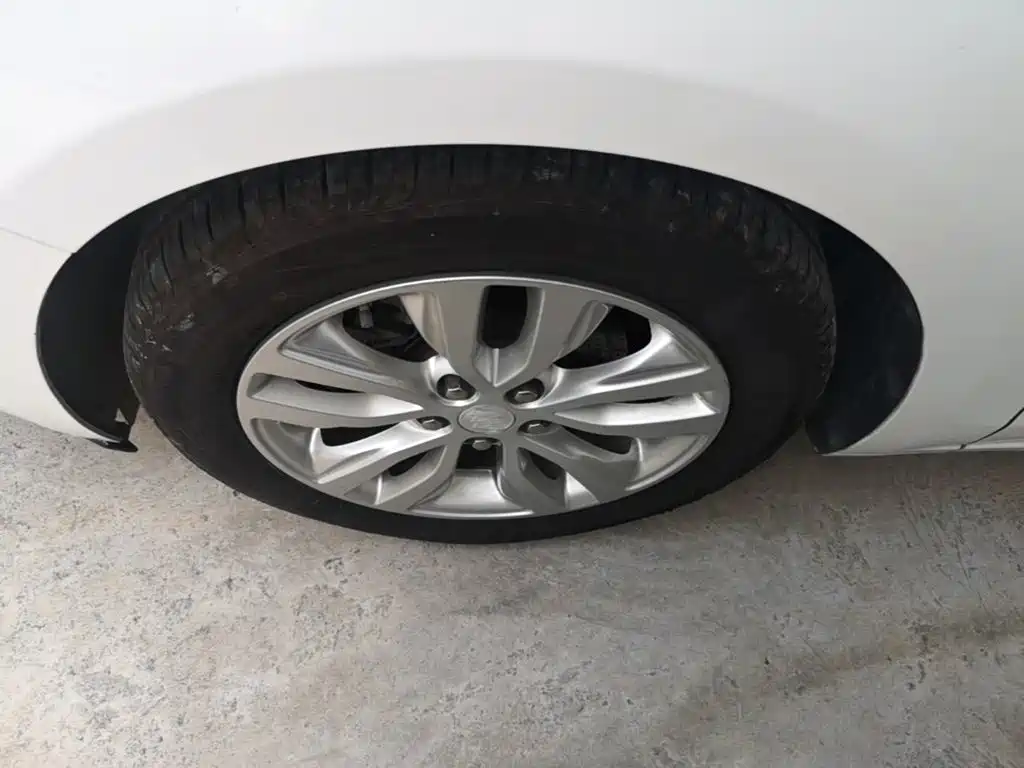 Фото 23 - Buick Excelle