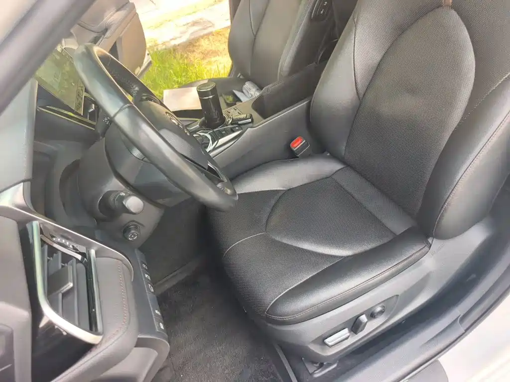 Фото 8 - Toyota Camry