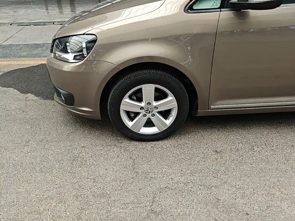 Photo 23 - Volkswagen Touran