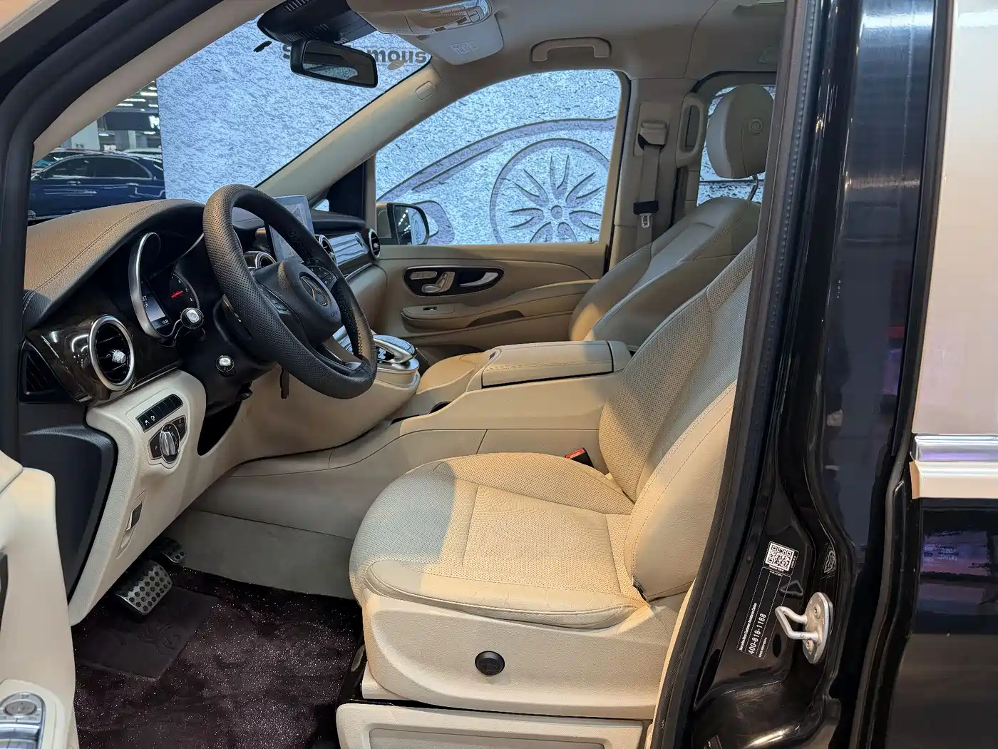 Mercedes-Benz V-Class 2017 Model V 260 L Premium Extended Edition фото 6