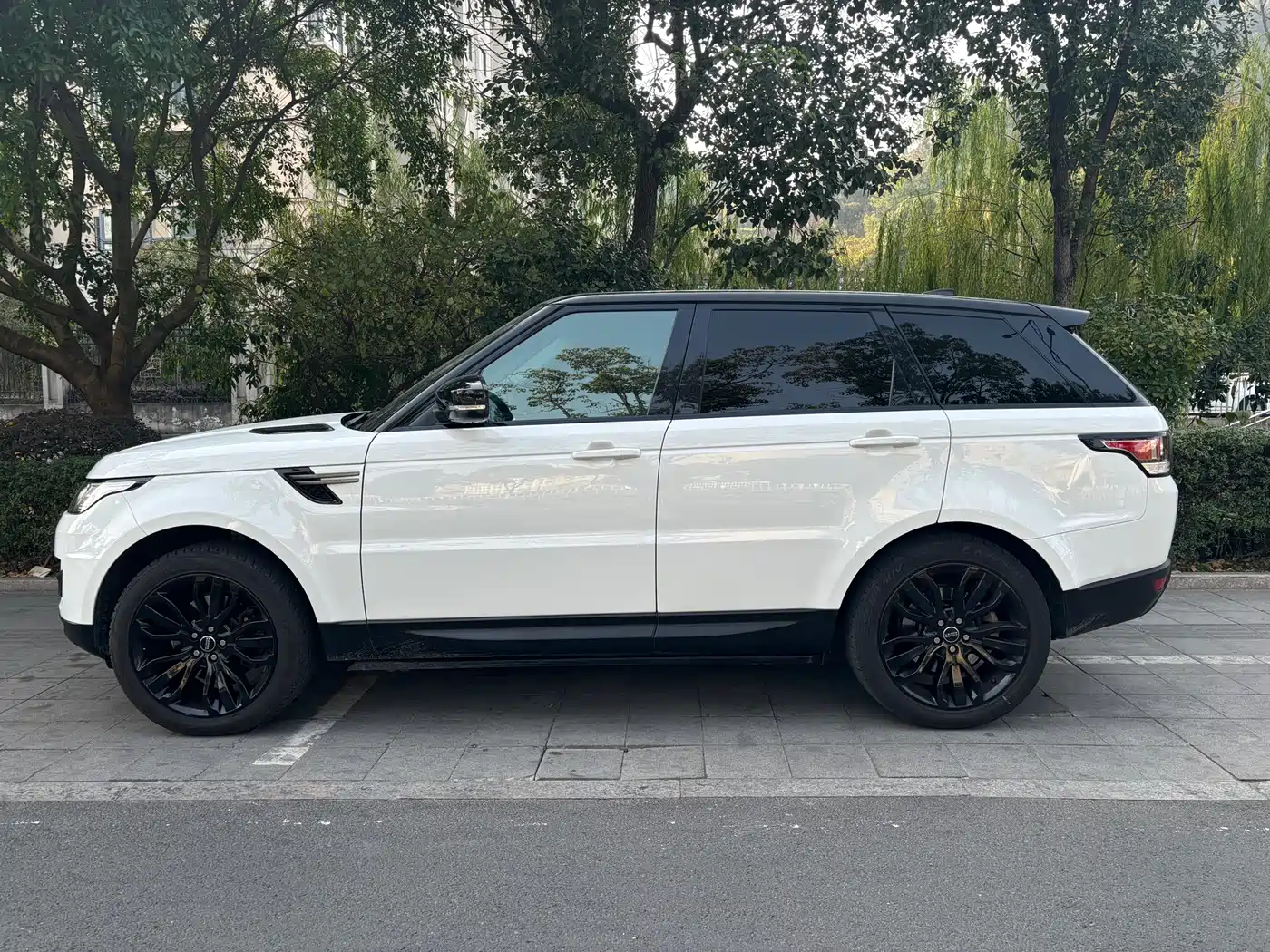Land Rover Range Rover Sport 2017 3.0 SC V6 SE фото 3