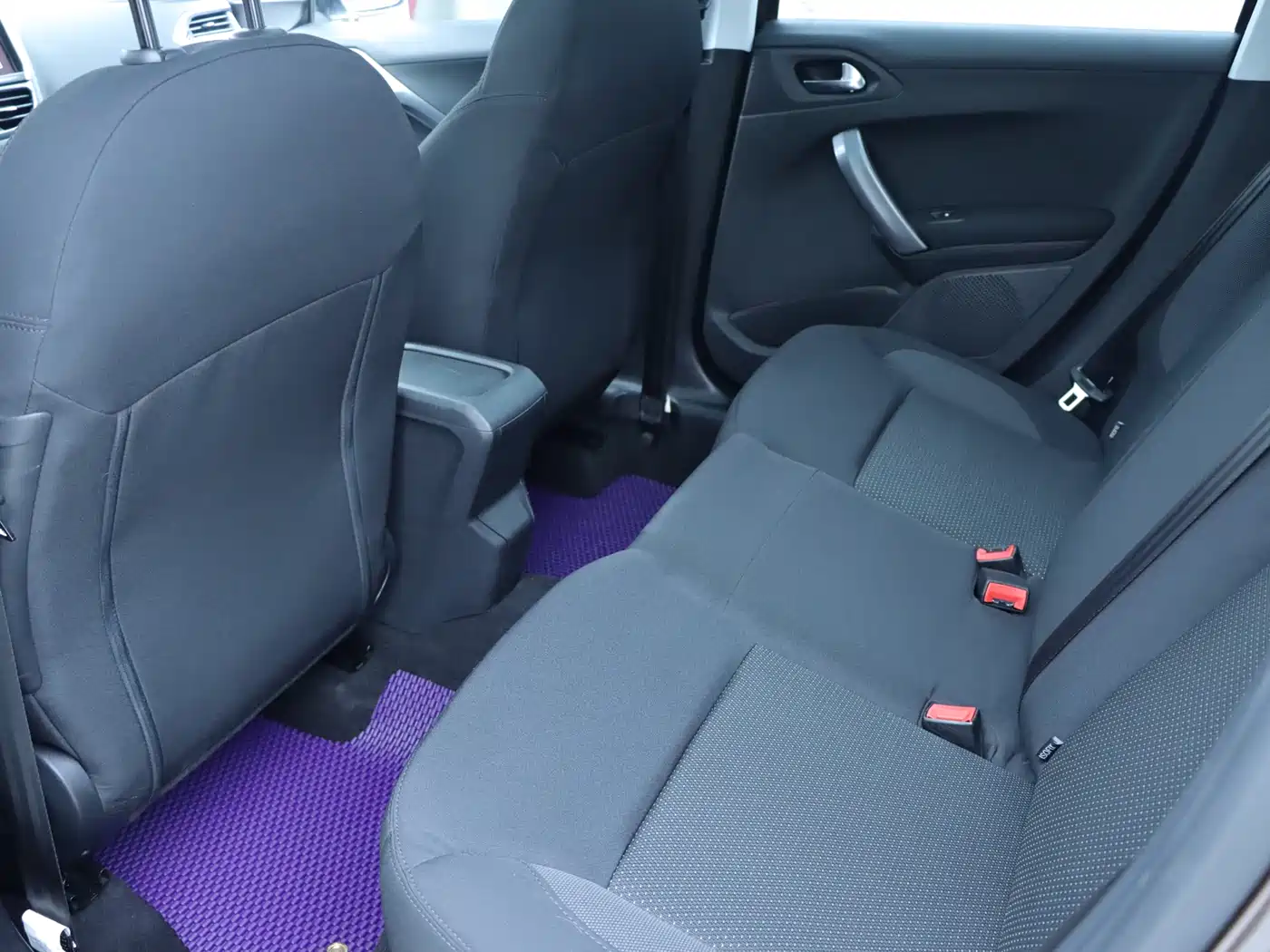 Peugeot 2008 2014 1.6L Automatic Fashion Edition фото 14