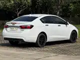 Photo 7 - Chevrolet Cruze