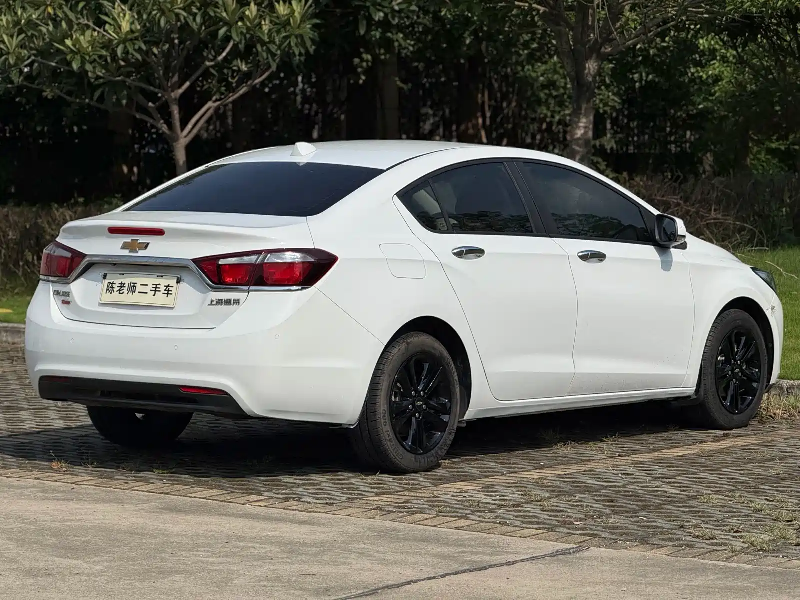 Photo 7 - Chevrolet Cruze