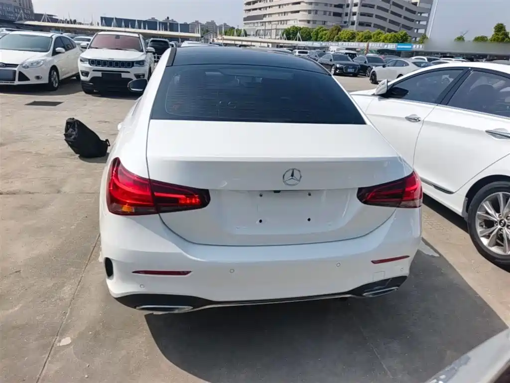 Mercedes-Benz A-Class 2019 A 180 L Sport Sedan фото 6
