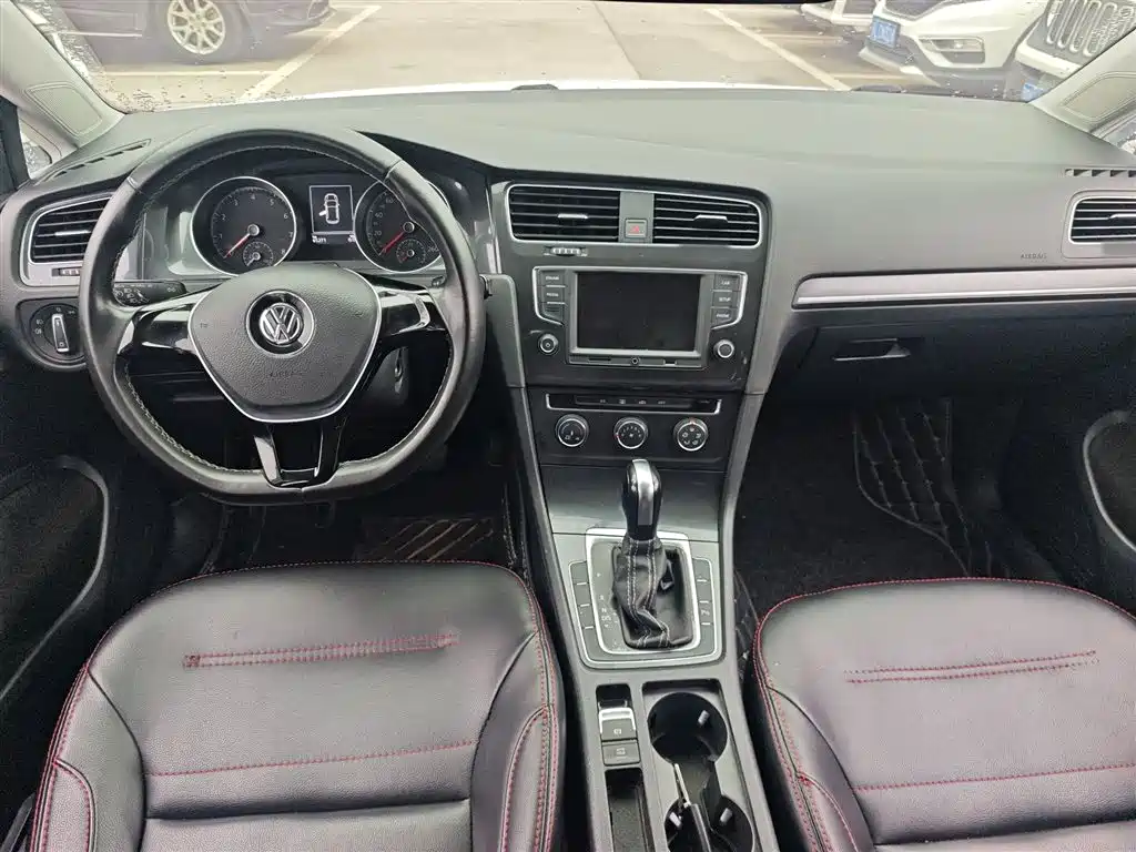 Volkswagen Golf 2016 1.6L Automatic Comfort фото 10
