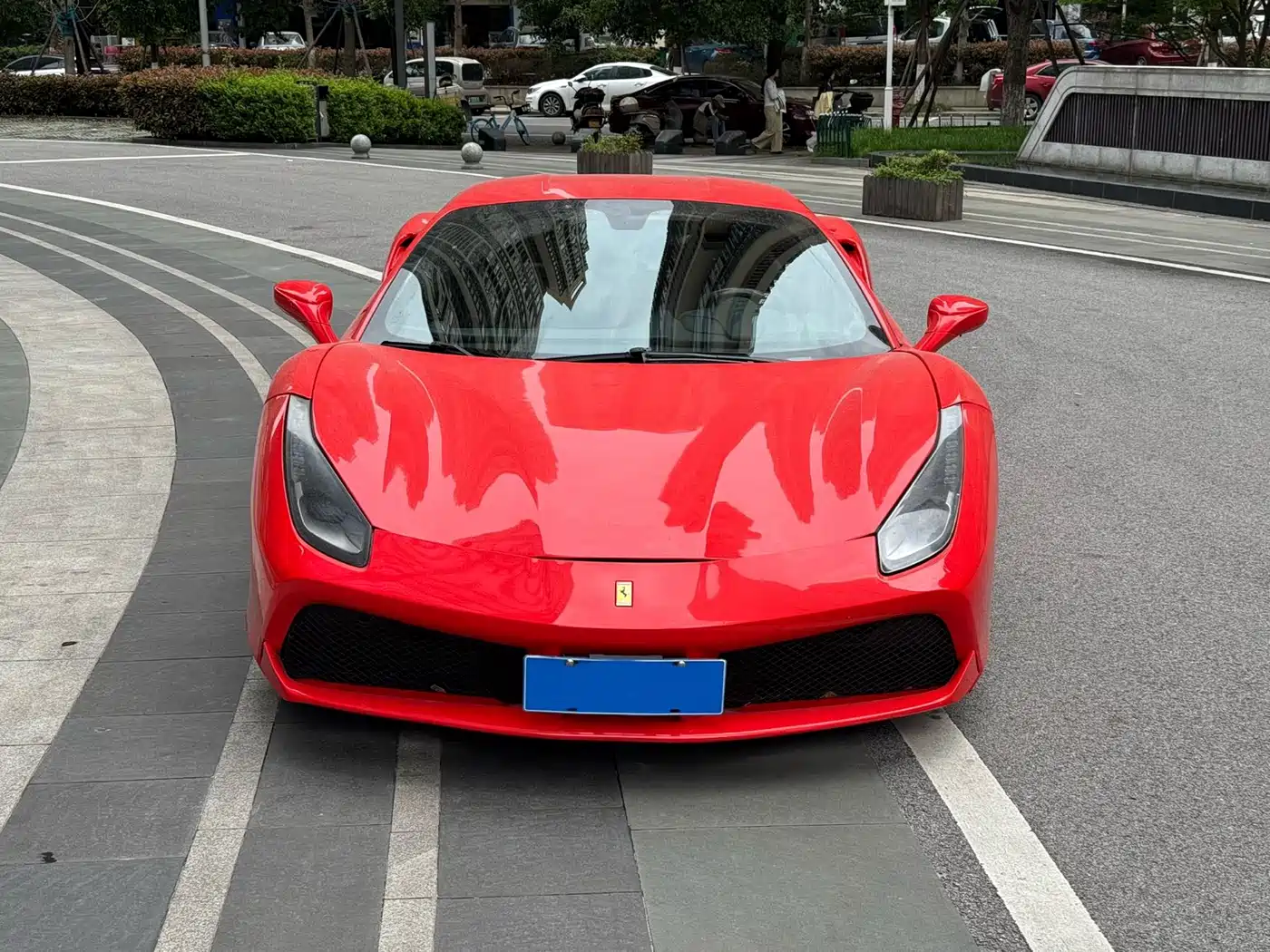 FERRARI 488