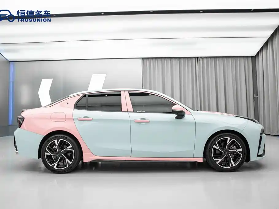 Photo 4 - Lynk & Co 03